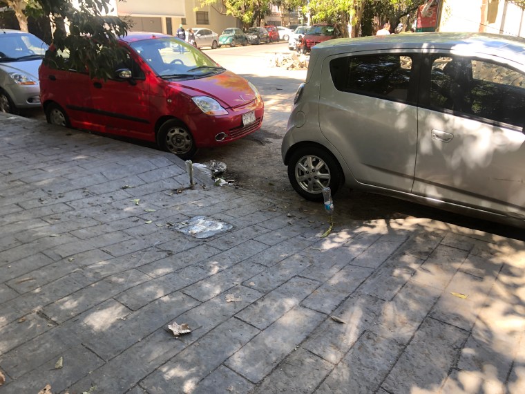 Rampa obstruida y fuera de norma